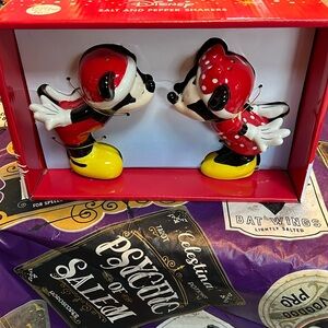 Disney Mickey and Minnie salt and pepper shakers
